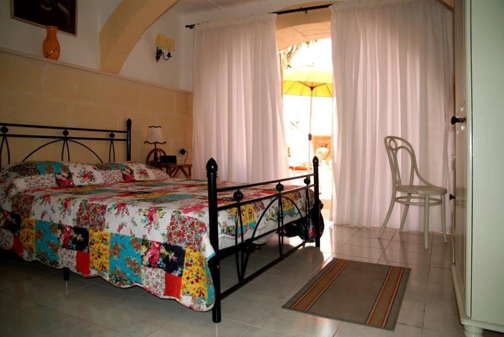 Anna Karistu Accommodation Kerċem Cameră foto